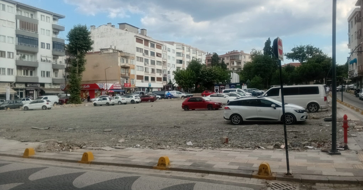 Edirne Keşan’da boşalan arsa otoparka dönüştü